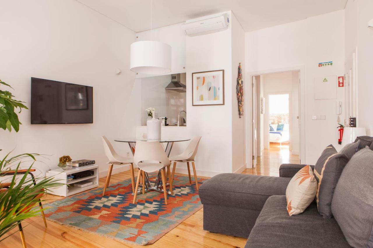 Cozy 1st Floor Flat Chiado District With Balconies And Ac 19th Century Building Apartamento *