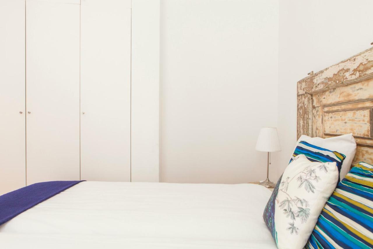 Cozy 1st Floor Flat Chiado District With Balconies And Ac 19th Century Building Lisboa