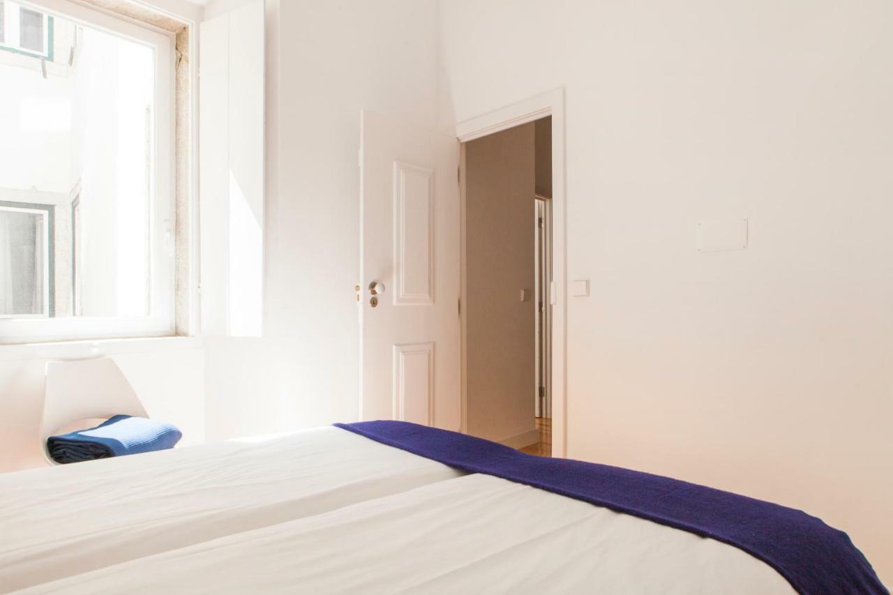 Cozy 1st Floor Flat Chiado District With Balconies And Ac 19th Century Building * Lisboa
