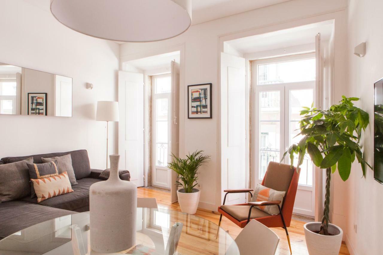 Apartamento Cozy 1st Floor Flat Chiado District With Balconies And Ac 19th Century Building