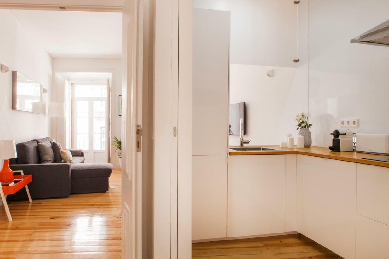 Apartamento Cozy 1st Floor Flat Chiado District With Balconies And Ac 19th Century Building Lisboa
