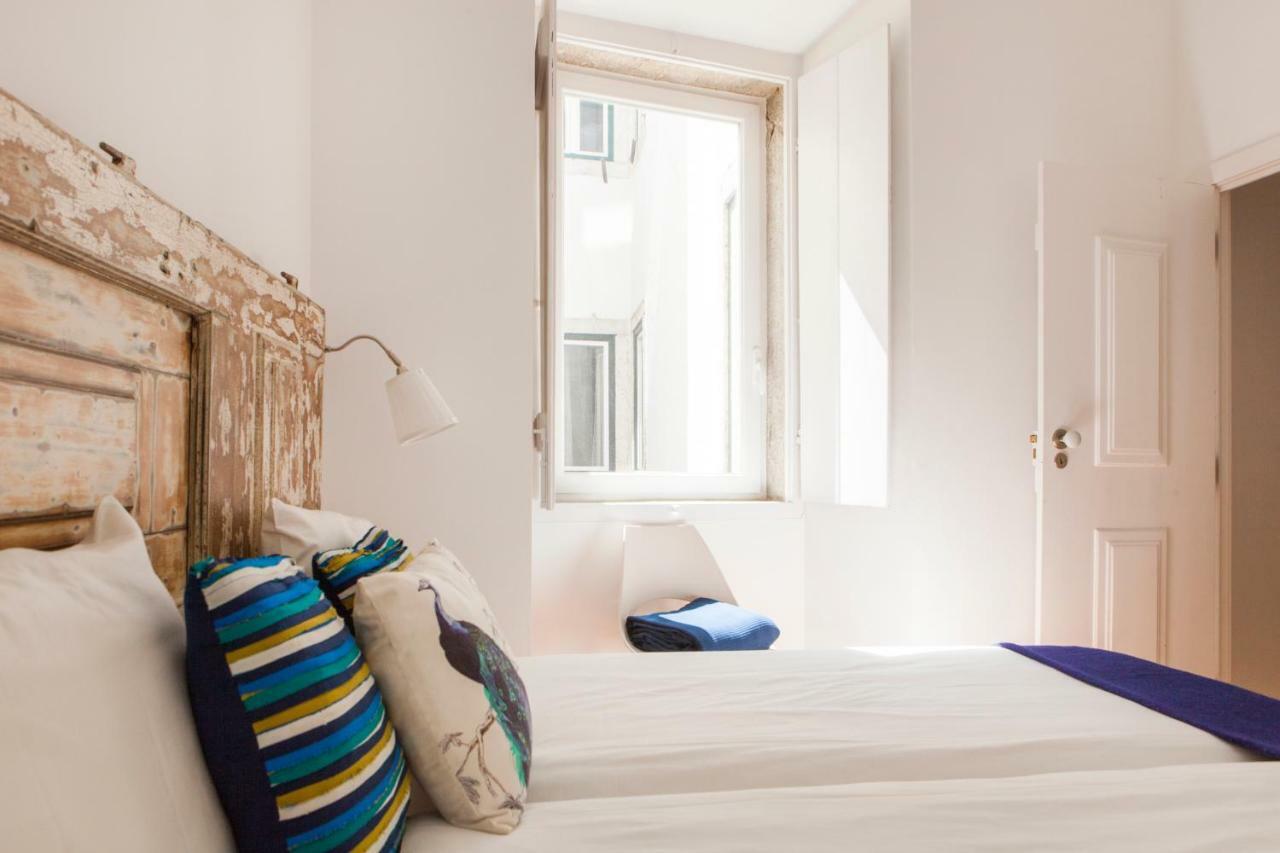 Cozy 1st Floor Flat Chiado District With Balconies And Ac 19th Century Building * Lisboa