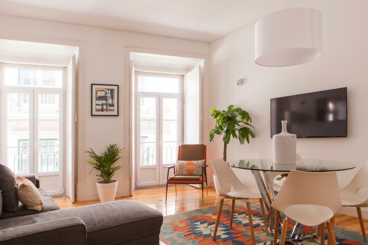 Apartamento Cozy 1st Floor Flat Chiado District With Balconies And Ac 19th Century Building Lisboa