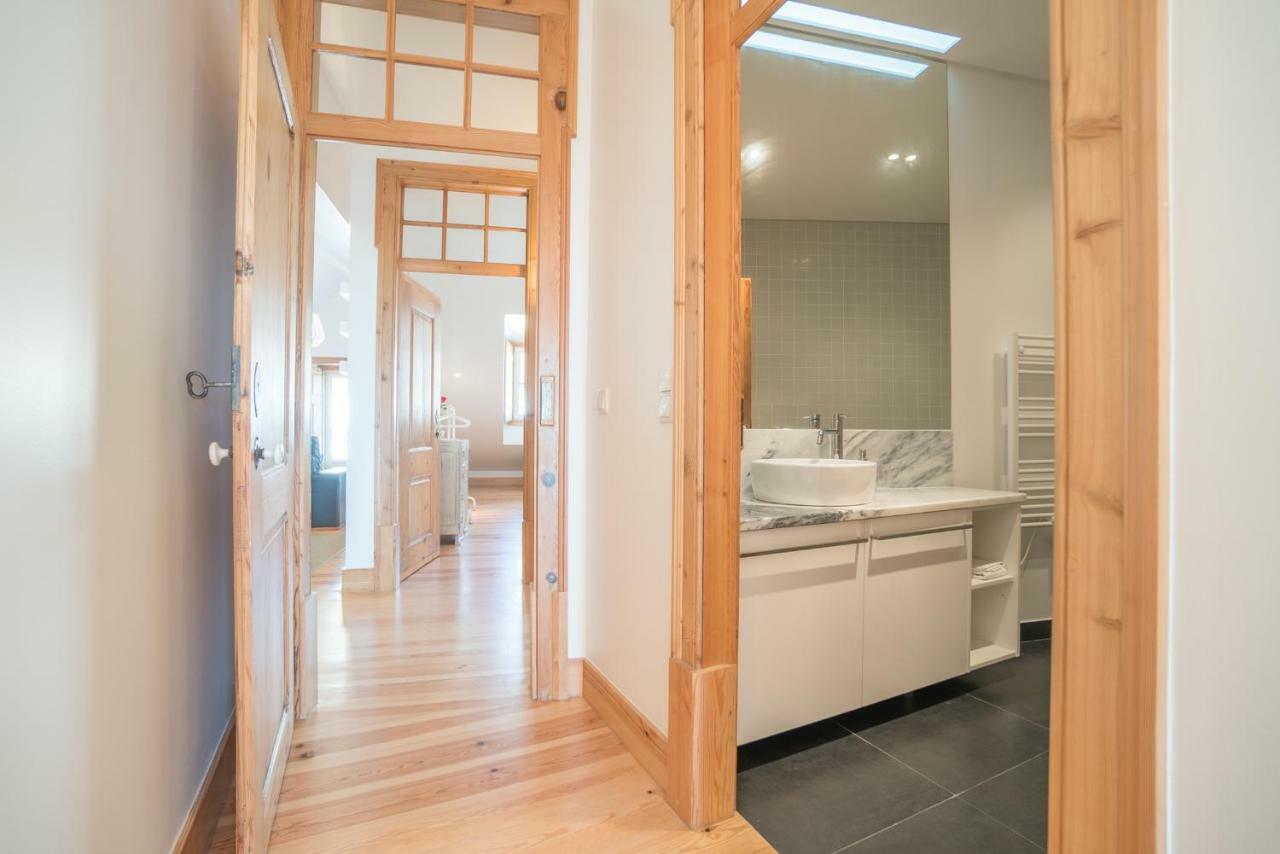 Superb Flat Cathedral & River View Apartment *