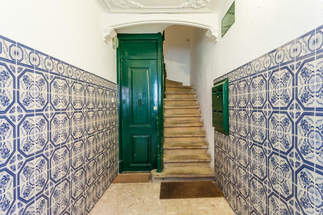 Altido Charming 1br Apt With Workspace In Sao Bento