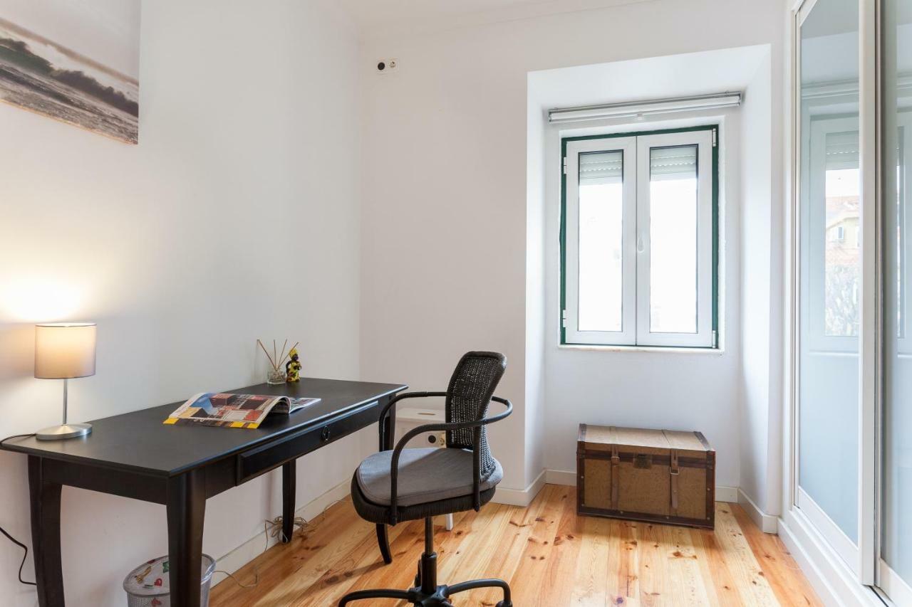 Altido Charming 1br Apt With Workspace In Sao Bento Lisboa