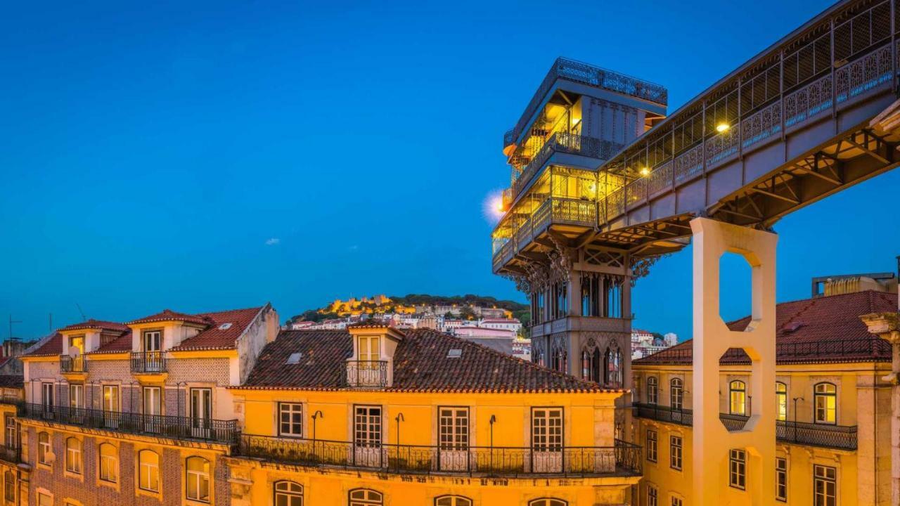 Chiado With View To The Castle Lisboa