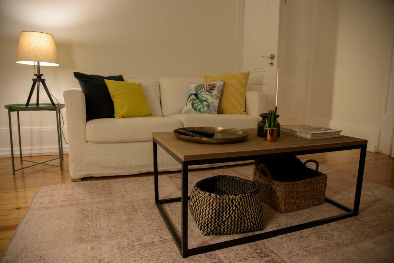 Apartamento Janelas Verdes *
