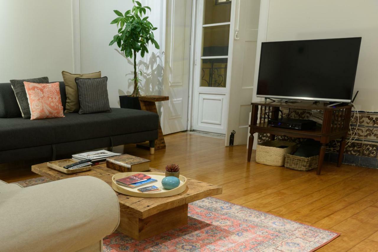 Apartamento Janelas Verdes *