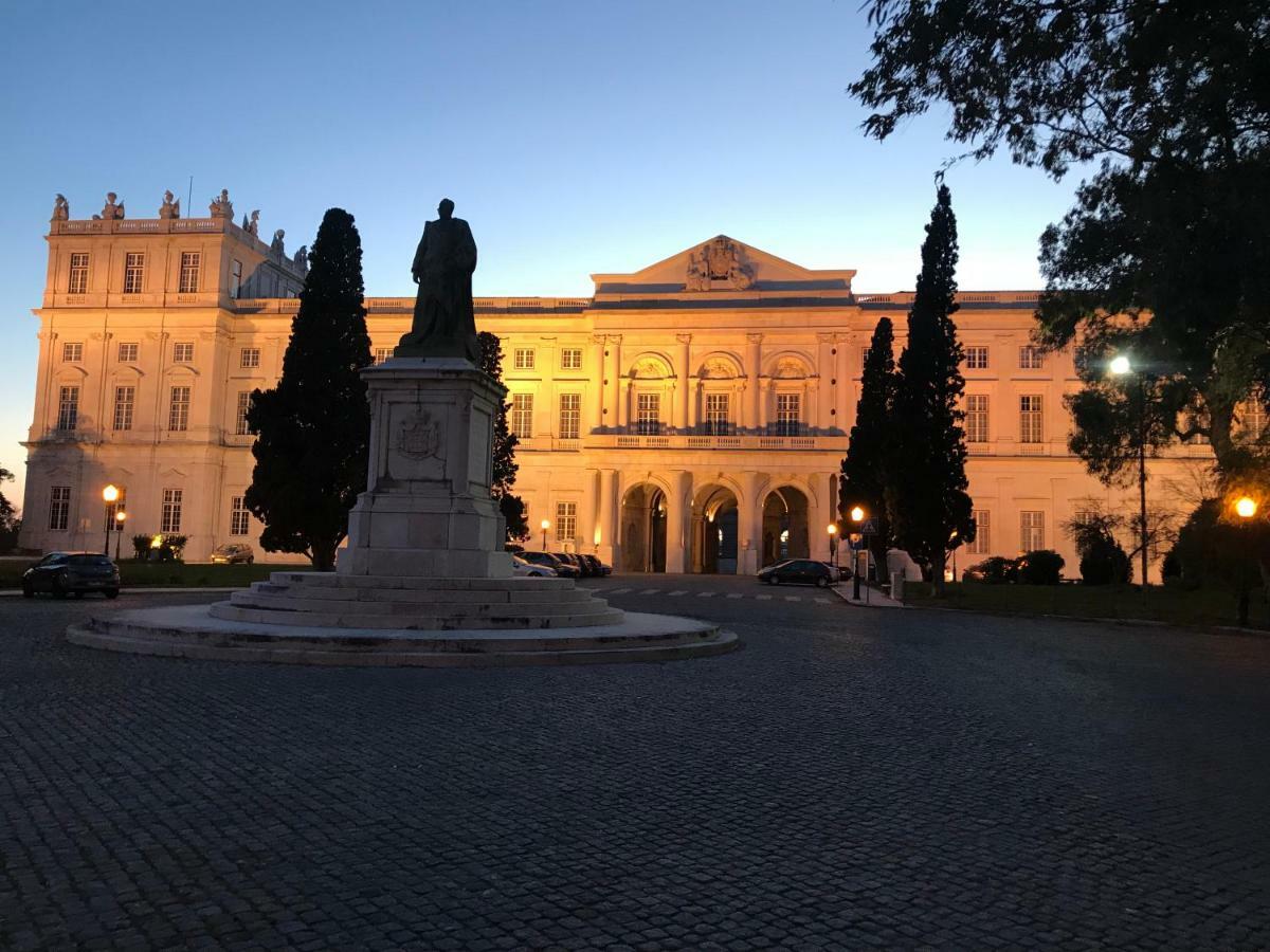 Excellent In Apartment Lisbon