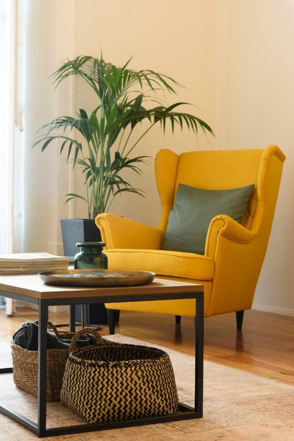 Apartamento Janelas Verdes *
