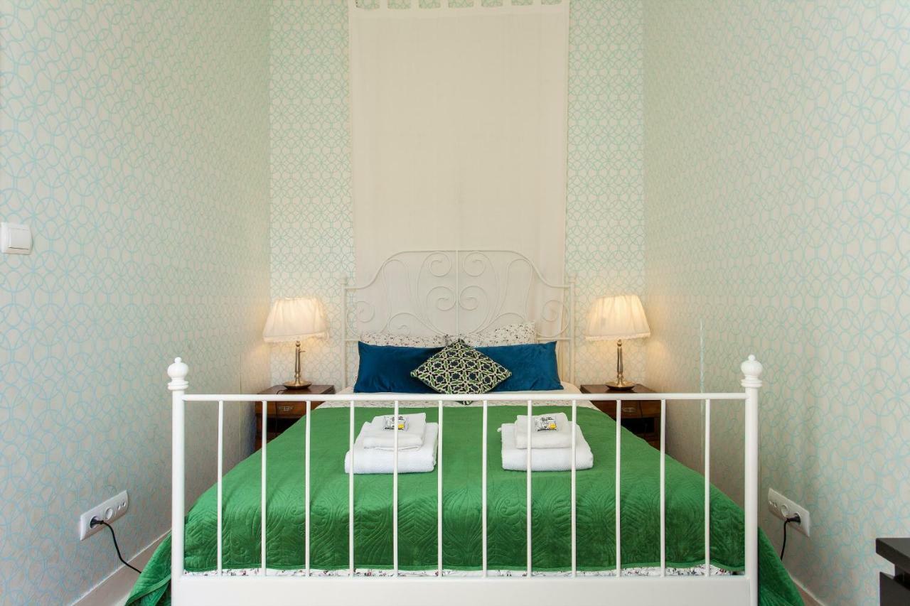 Bairro Alto 3 Bedroom Patio Flat! Apartamento Lisboa