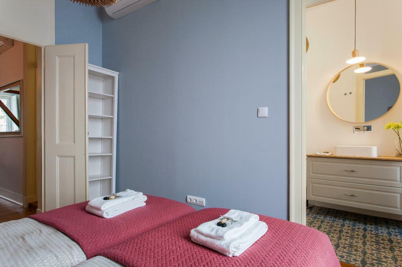 Bairro Alto 3 Bedroom Patio Flat! Apartamento Lisboa