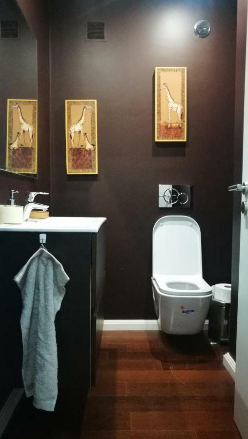 Rua Eduardo Malta Apartamento *