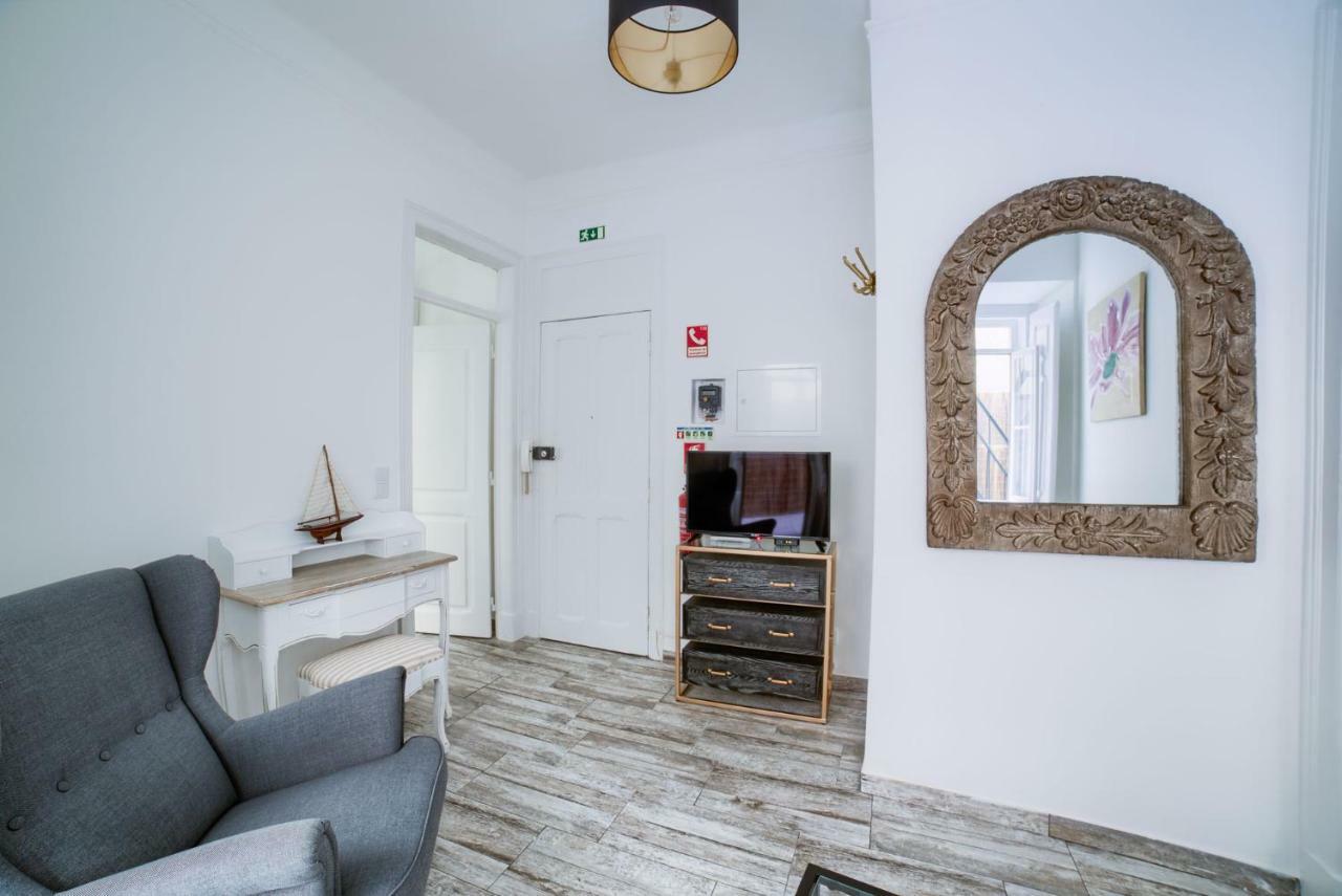 Garden Apartment *