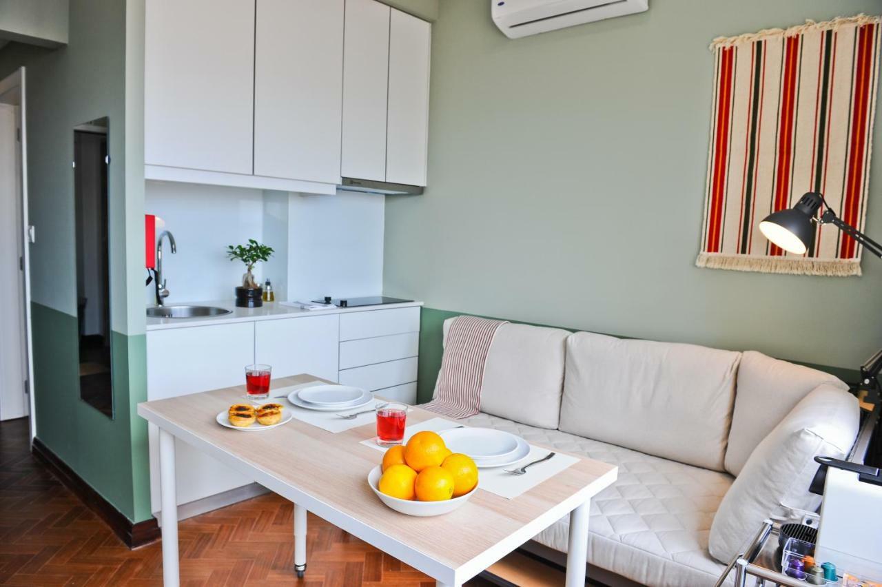 Champagne Vibes In - By Misha's Place 5c * Lisboa