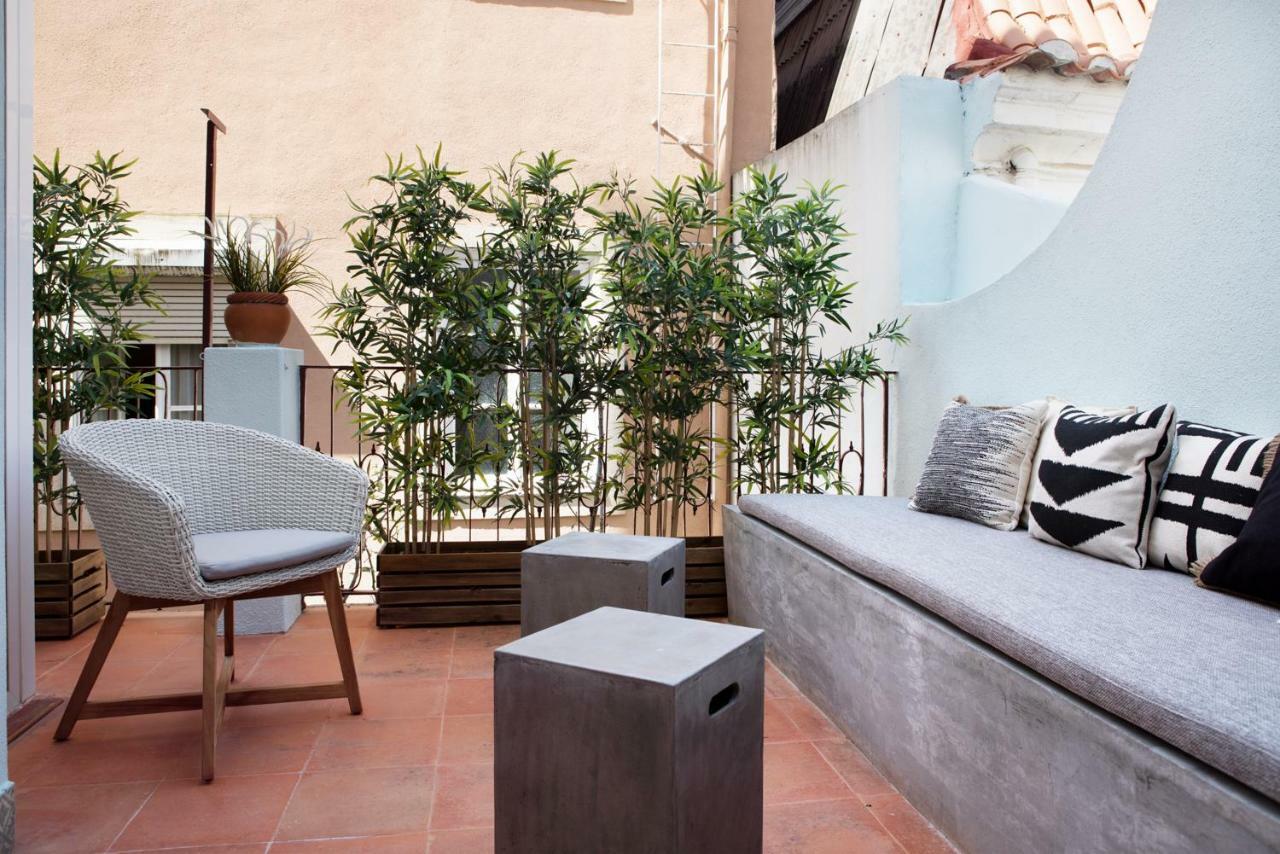 Renovated Charming With Terrace In Lapa * Lisboa