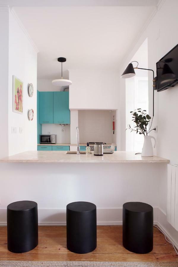 Renovated Charming With Terrace In Lapa Lisboa