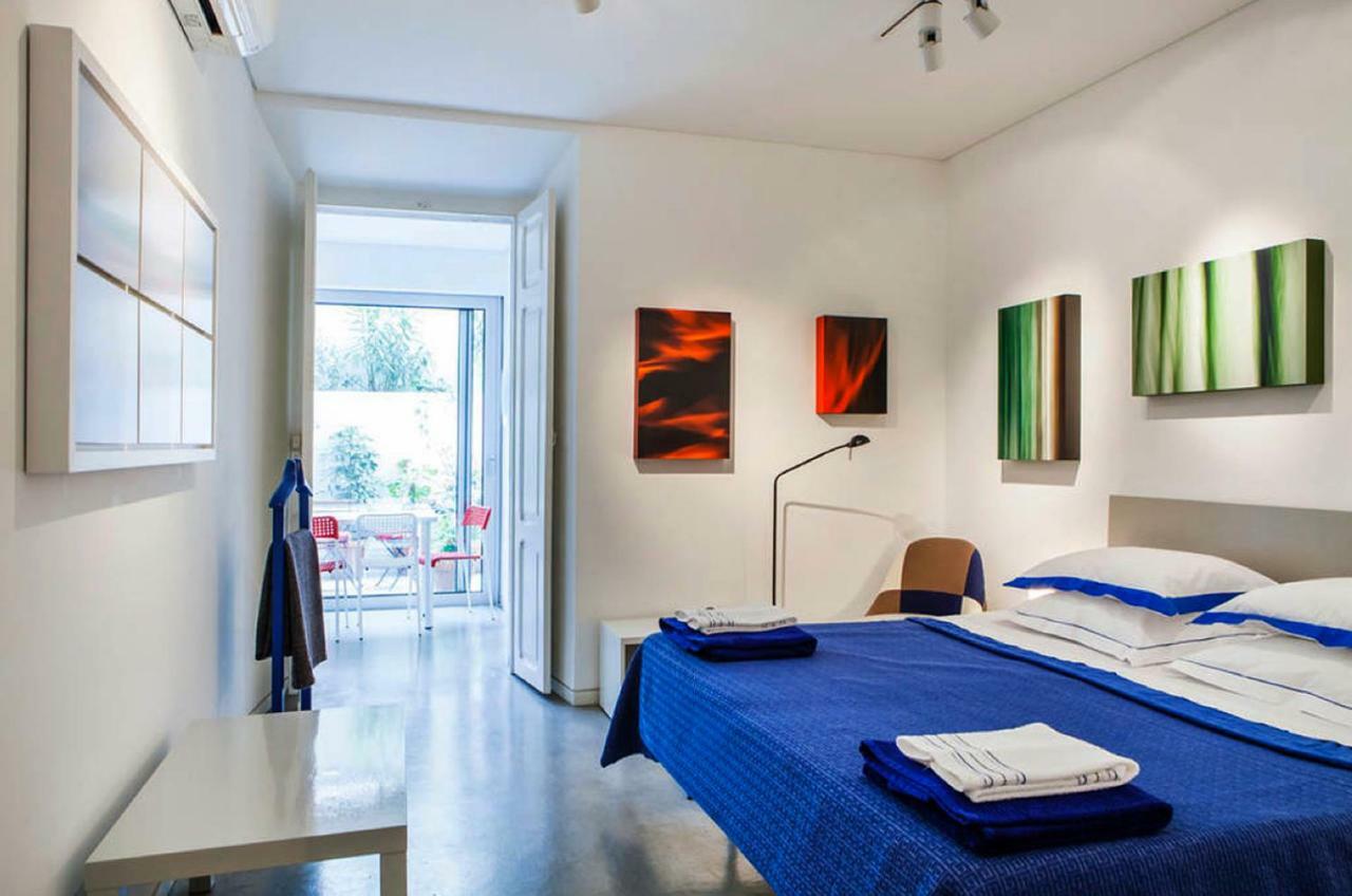 Art Gallery *