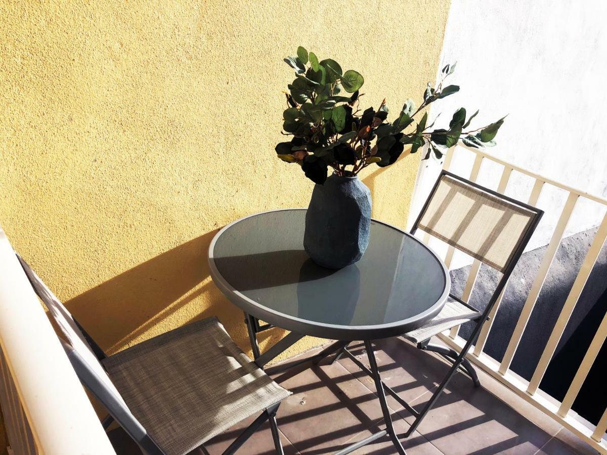 20 1 - With Terrace Apartamento