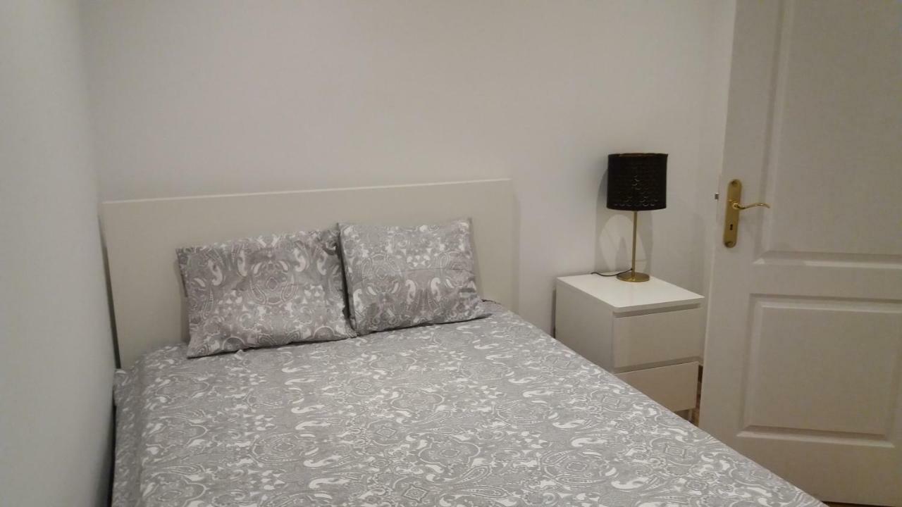 Ajuda - Tram Line Apartamento *