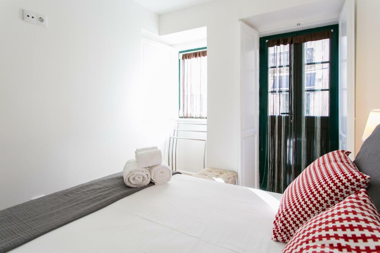 Apartamento Joivy Cosy 1-bed Flat With Balcony In Alfama, Moments From The Port