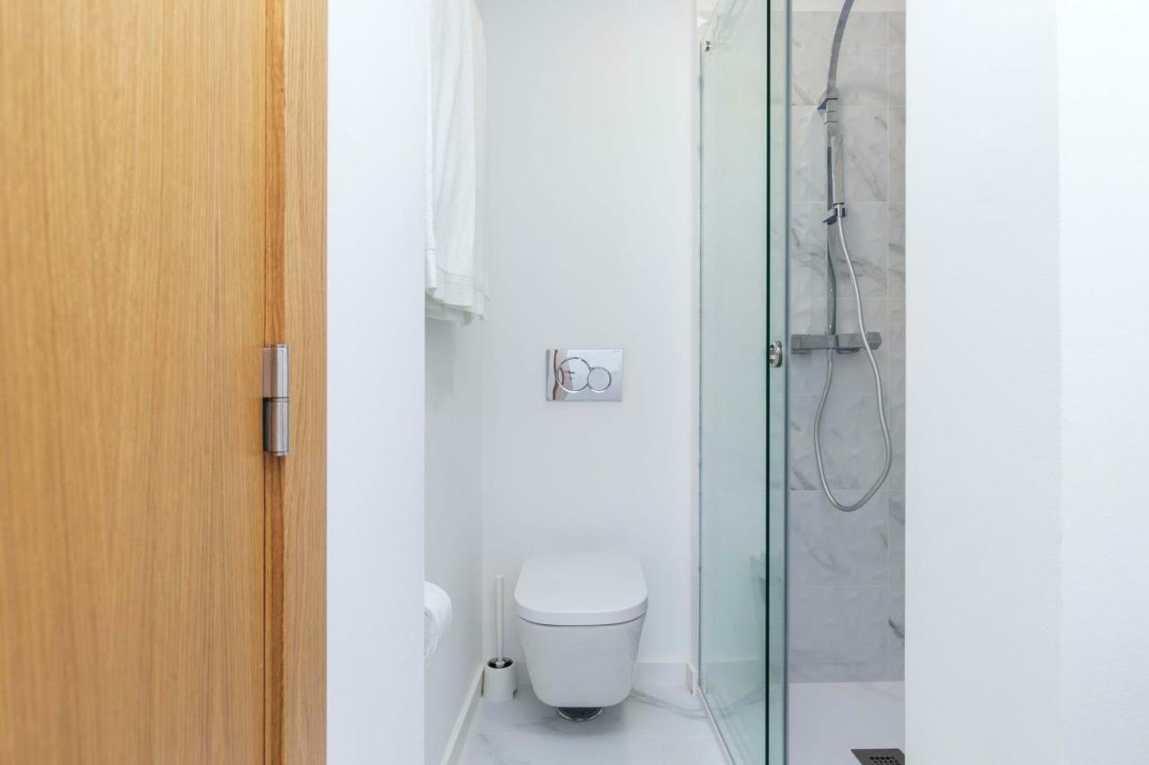 Perfect, Cool, Aircon, 2 Beds 2 Bath Location