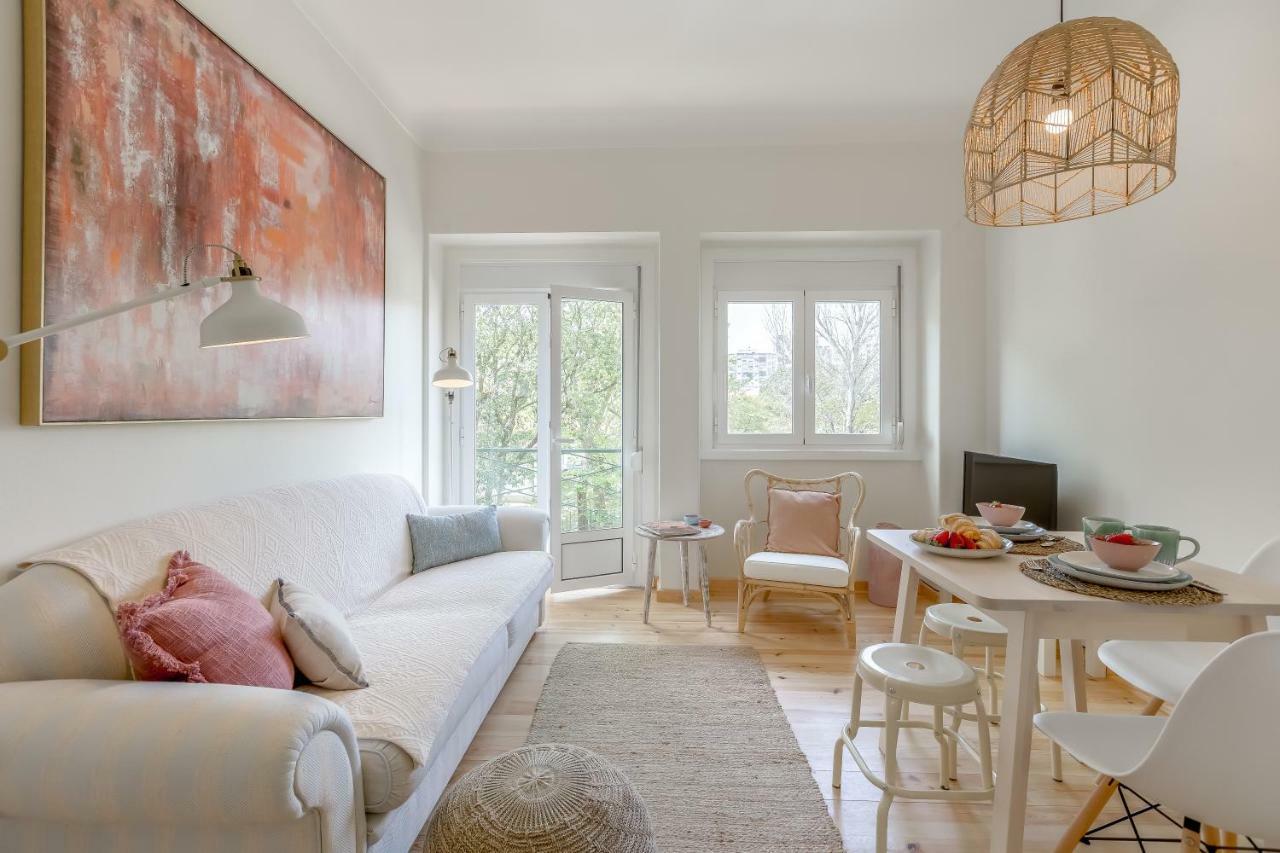 Sunny, Bright And Quiet Apartment, By Timecooler * Lisboa