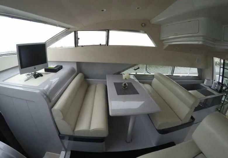 Hotel en barco Beautiful And Magnific Yacht *