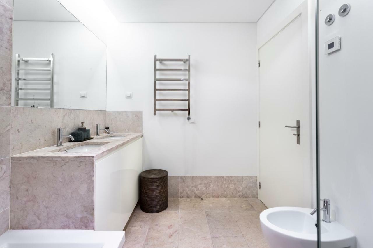 Altido Bright And Elegant 1br With Workspace And Huge Terrace In Pena, Close By Viewpoint Apartamento Lisboa