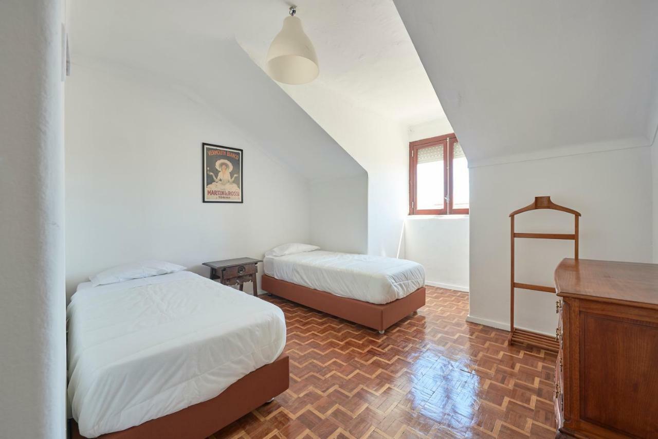 The Economic Apartamento