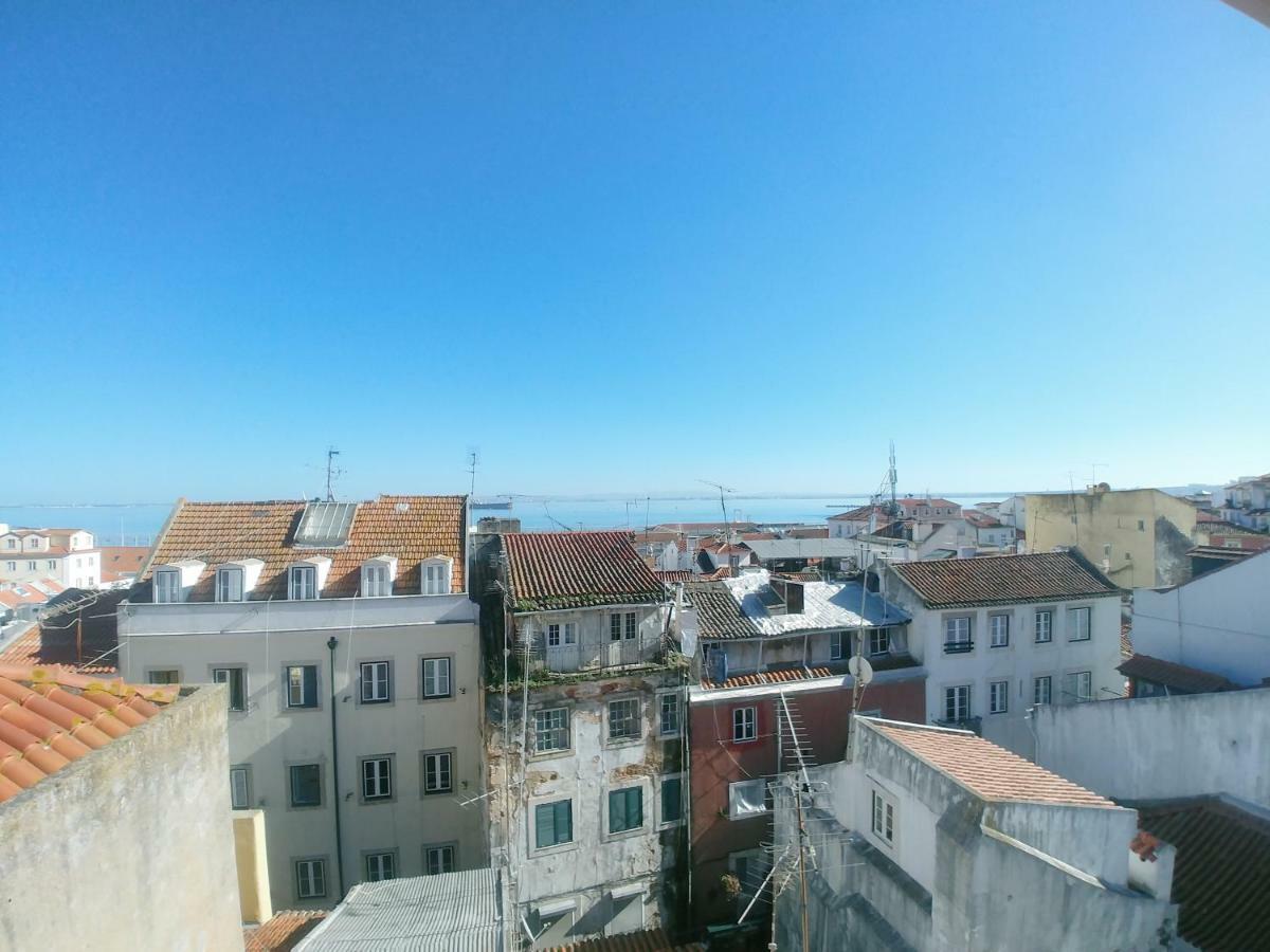 Be Local - In Beco Da Formosa In Alfama -