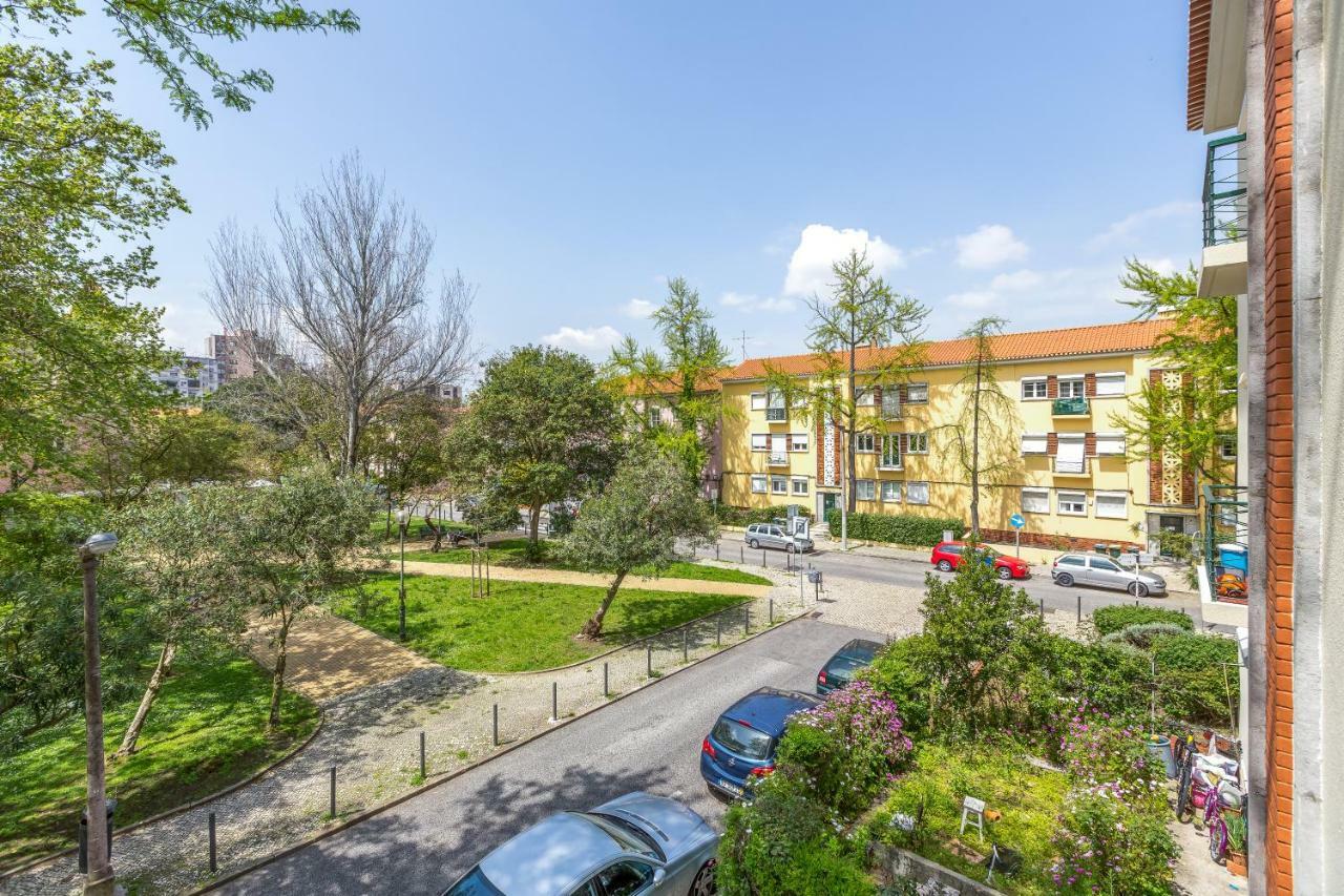 Sunny, Bright And Quiet Apartment, By Timecooler * Lisboa