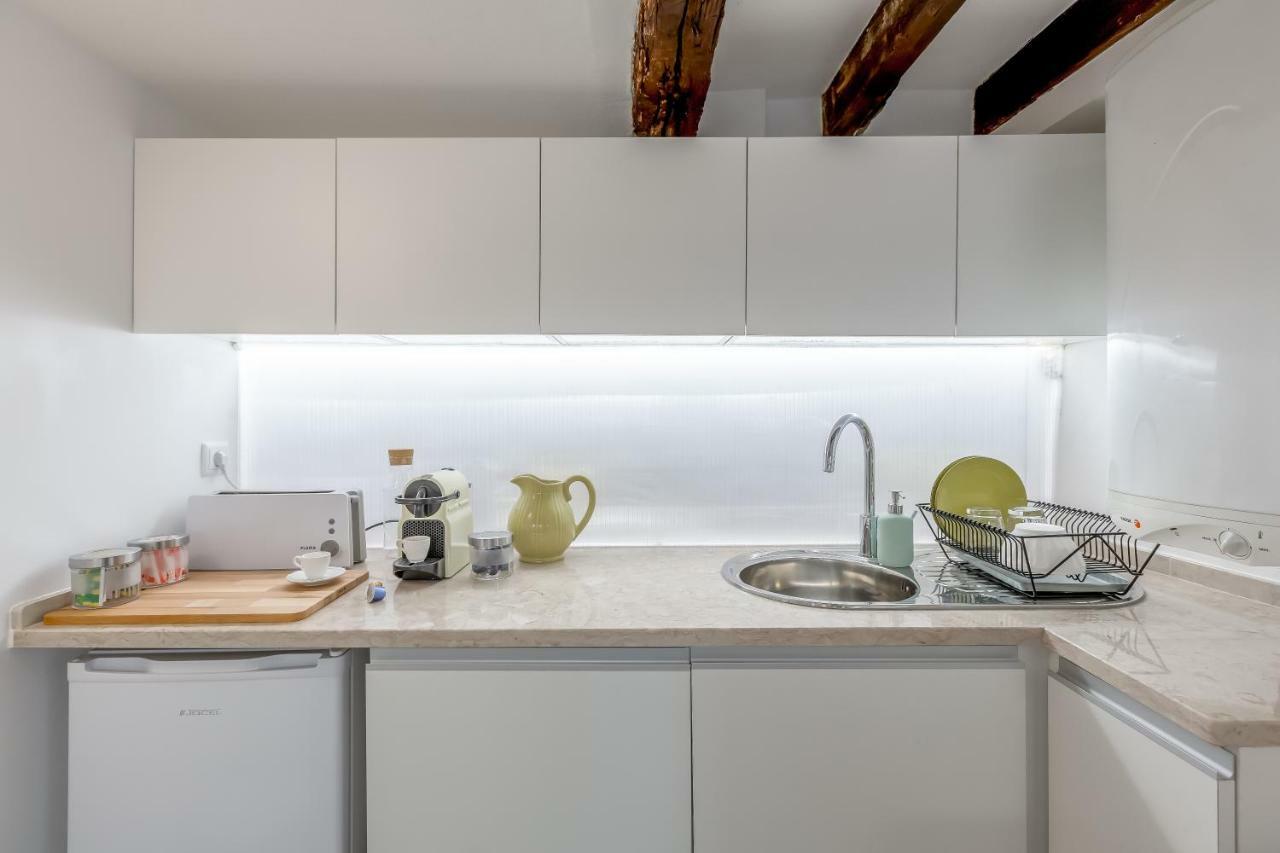 Renovated Typical Baixa Apartment, By Timecooler Lisboa