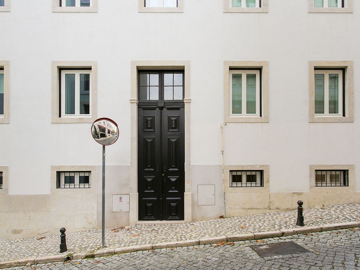 Apartment Joivy Stunning 2br With Garden, By The Avenida Subway And Botanical Garden Of Lisbon