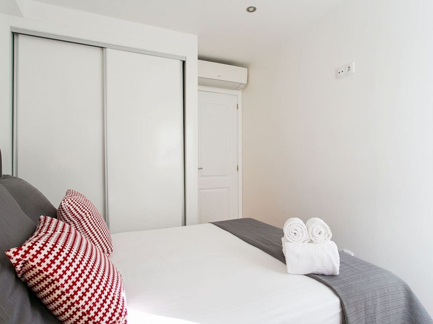 Joivy Cosy 1-bed Flat With Balcony In Alfama, Moments From The Port Lisboa