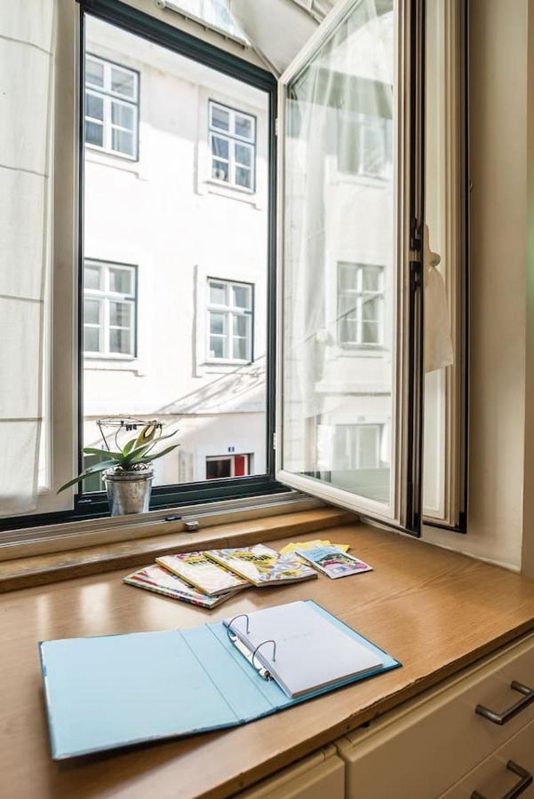 Apartamento No Coracao Do Chiado, Rua Garrett * Lisboa