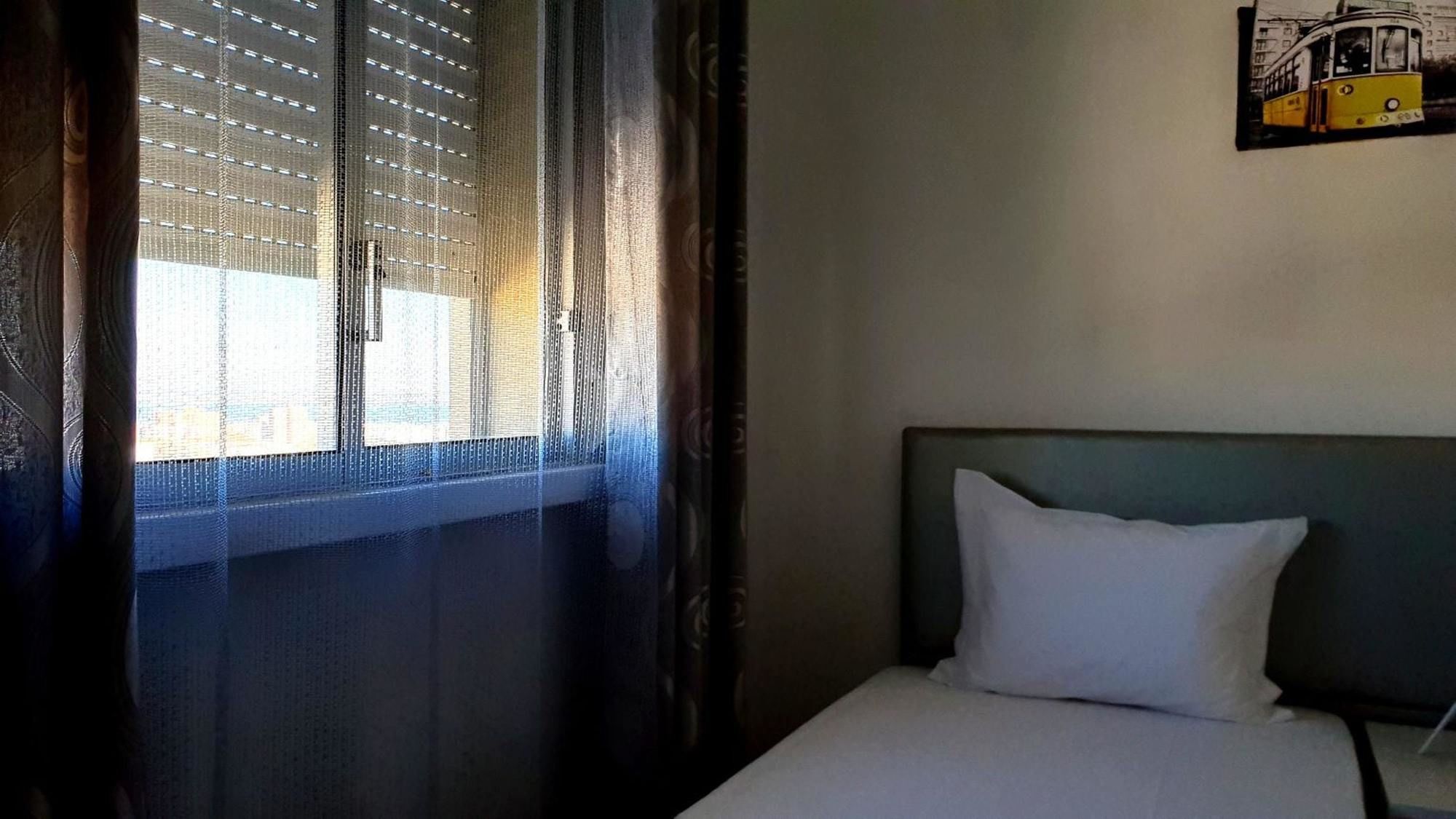 With 3 Bedrooms In Lisboa, With Wifi - 23 Km From The Apartamento