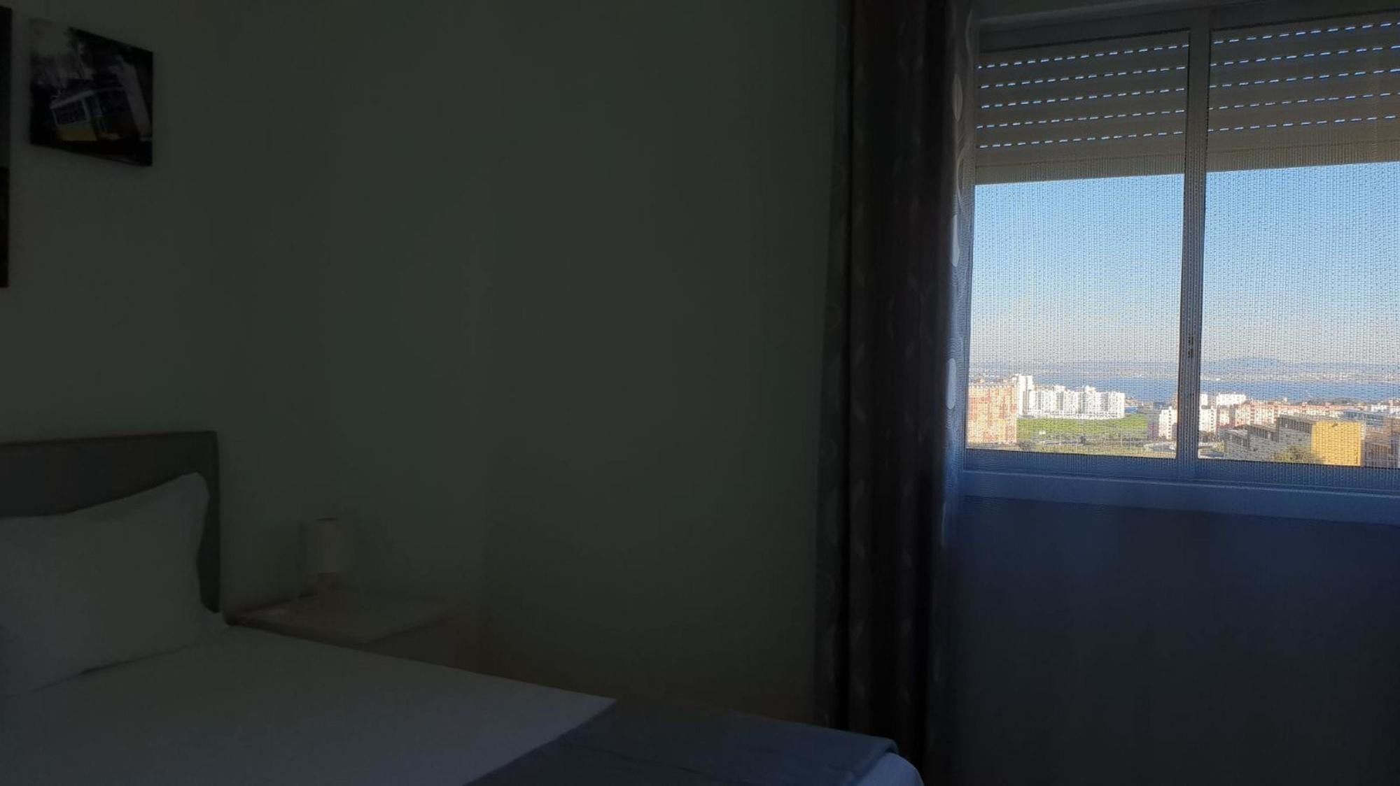 With 3 Bedrooms In Lisboa, With Wifi - 23 Km From The Apartamento
