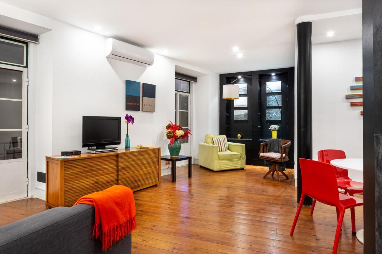 Apartamento Joivy Bold And Colourful 1-bed Flat At The Heart Of Chiado, Nearby Carmo Convent *