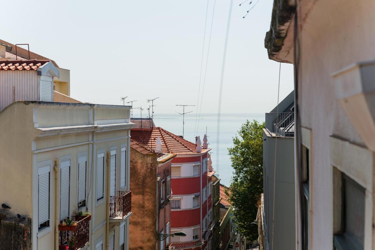 Apartment Authentic Graca - Cozy Flat With Local Soul *