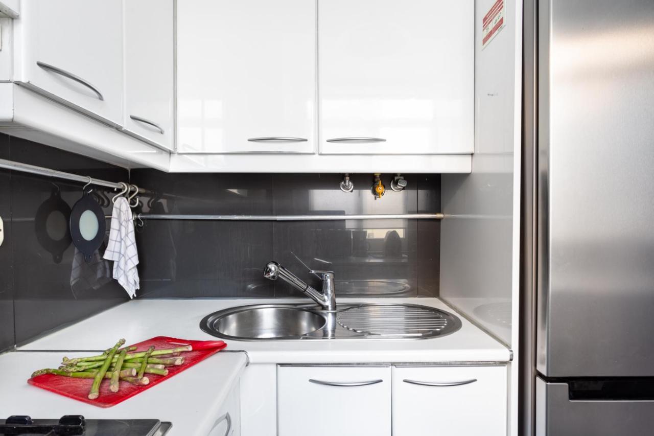 Joivy Bold And Colourful 1-bed Flat At The Heart Of Chiado, Nearby Carmo Convent * Lisboa