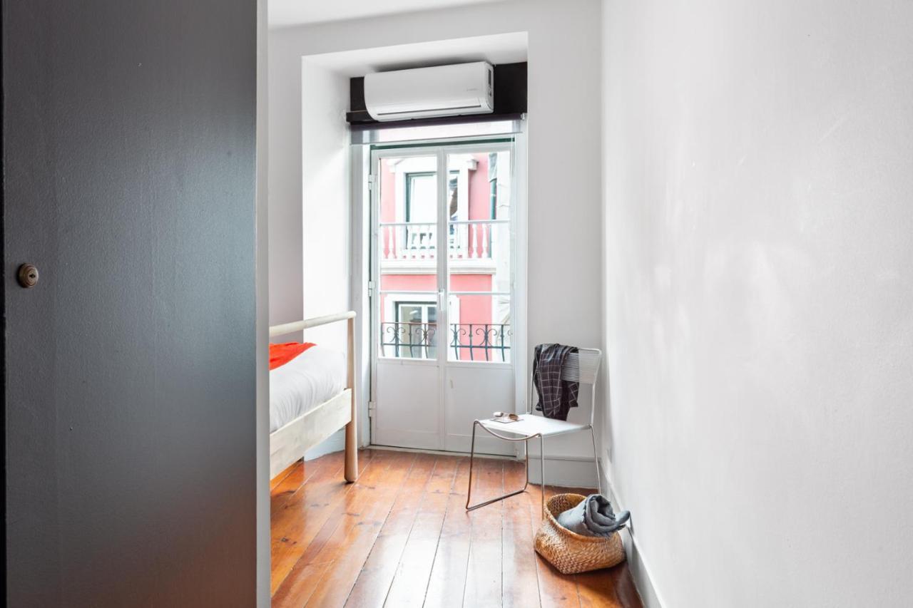 Apartamento Joivy Bold And Colourful 1-bed Flat At The Heart Of Chiado, Nearby Carmo Convent Lisboa