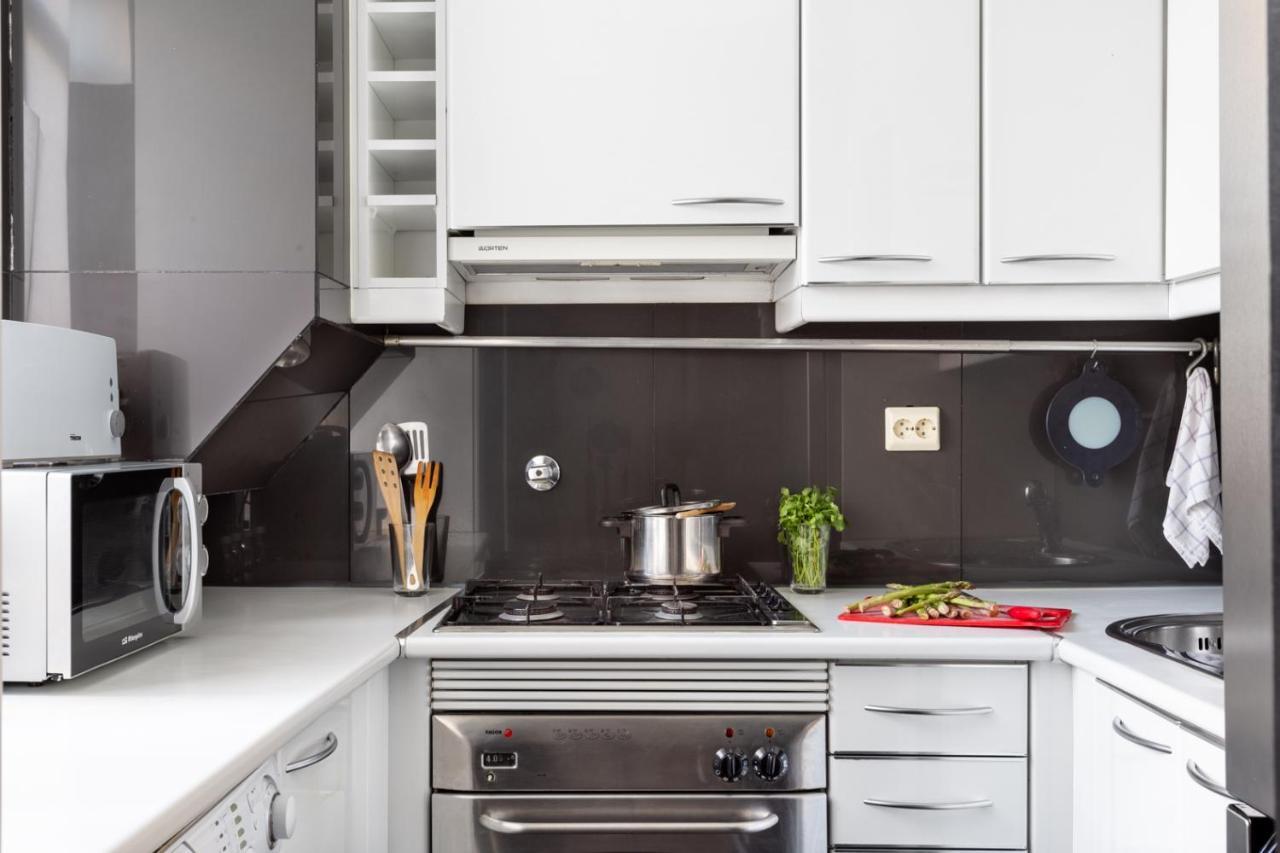 Joivy Bold And Colourful 1-bed Flat At The Heart Of Chiado, Nearby Carmo Convent * Lisboa