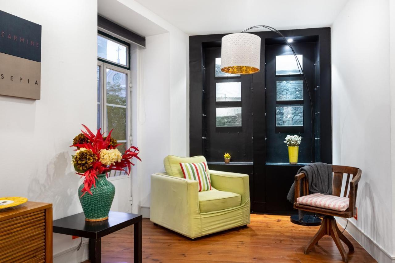 Joivy Bold And Colourful 1-bed Flat At The Heart Of Chiado, Nearby Carmo Convent Apartamento Lisboa