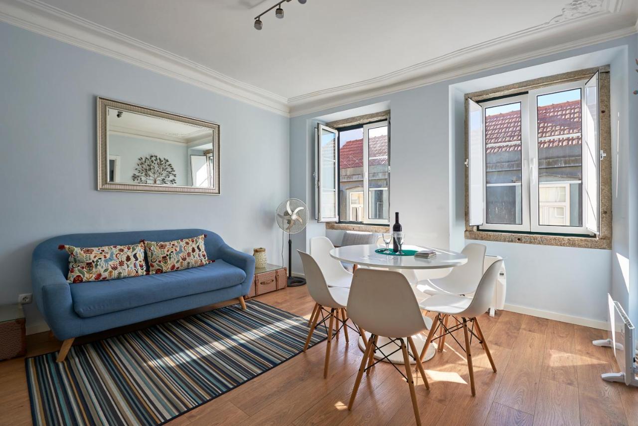 Elegant Riverview In Historical
