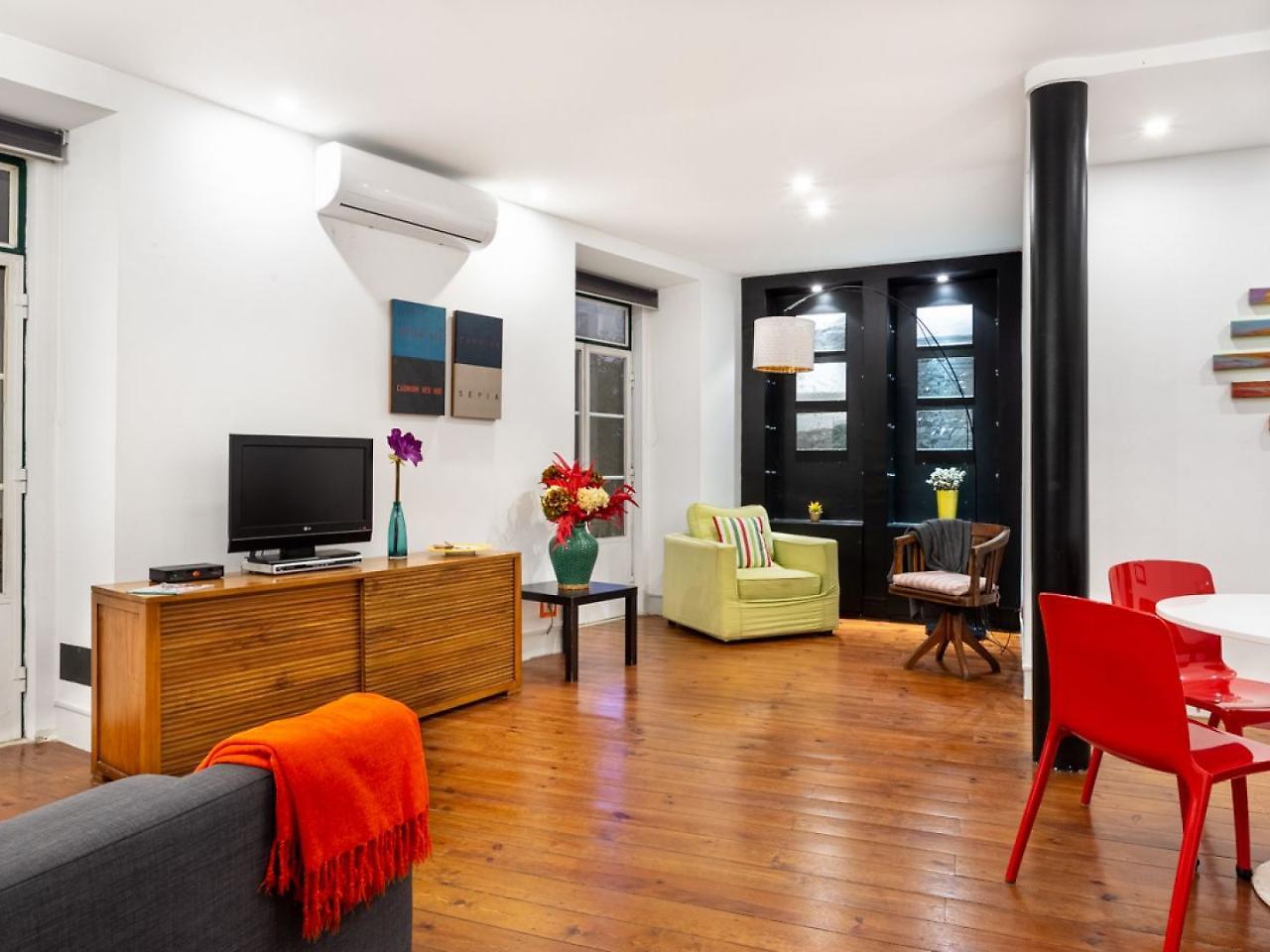 Joivy Bold And Colourful 1-bed Flat At The Heart Of Chiado, Nearby Carmo Convent Apartamento Lisboa
