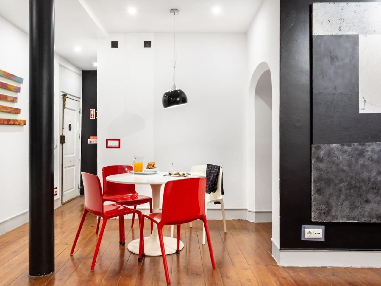 Joivy Bold And Colourful 1-bed Flat At The Heart Of Chiado, Nearby Carmo Convent