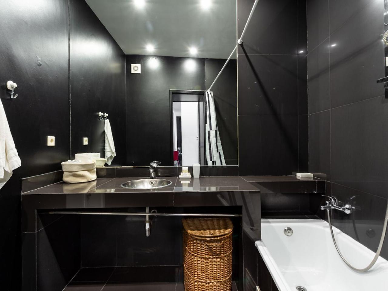 Apartamento Joivy Bold And Colourful 1-bed Flat At The Heart Of Chiado, Nearby Carmo Convent