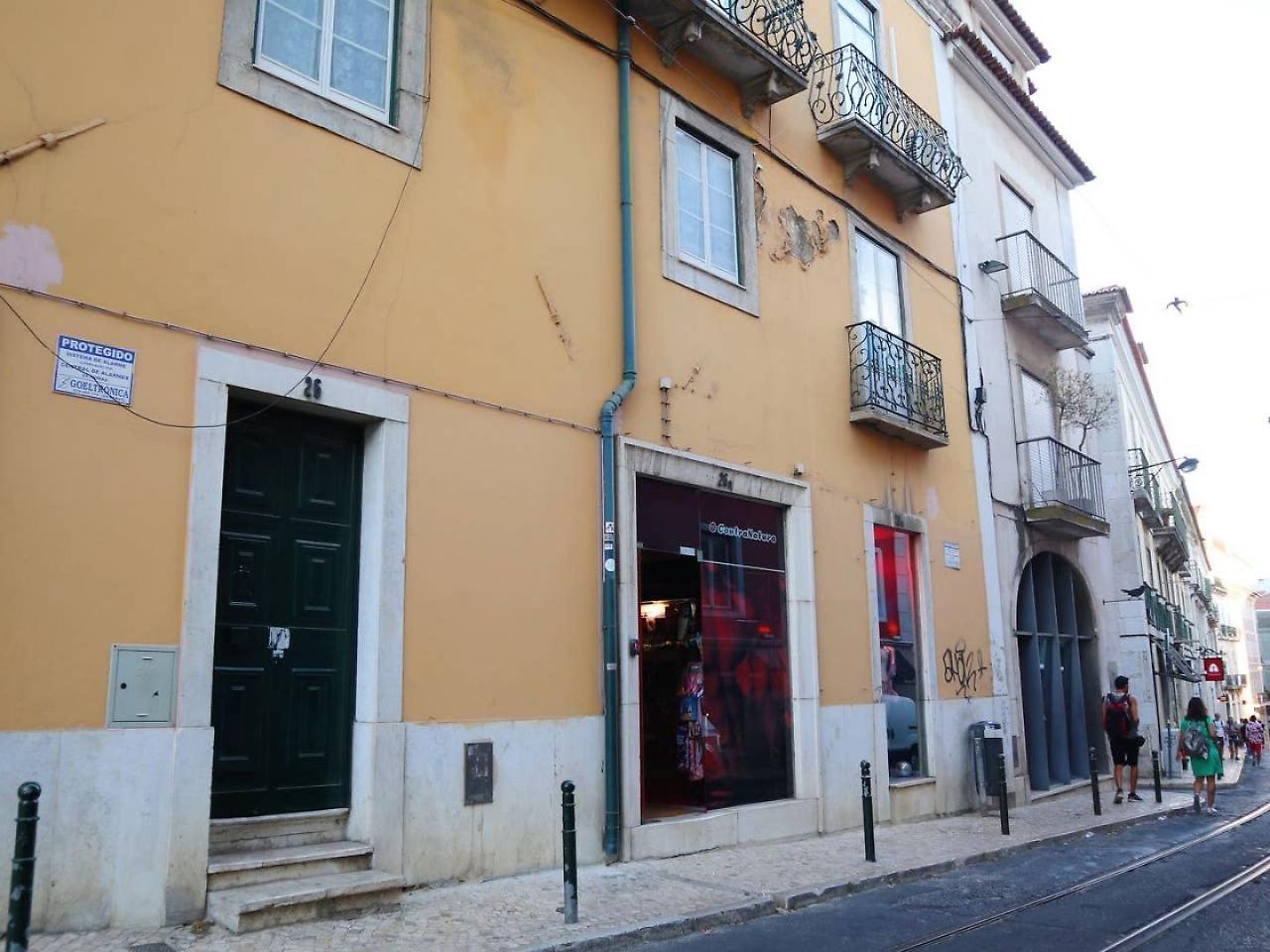 Joivy Bold And Colourful 1-bed Flat At The Heart Of Chiado, Nearby Carmo Convent Lisboa
